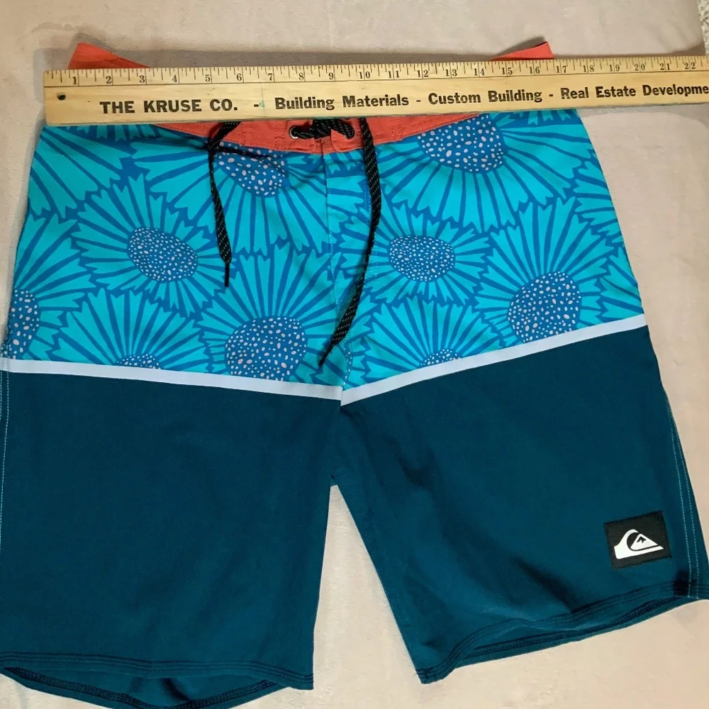 Quicksilver  Highline 31 Board Shorts Dry Flight Water Repellent Swim Surf Boat